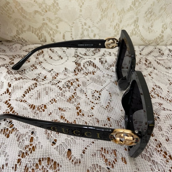 Gucci, Italy, Oversized Black Sunglasses with Original Box and Soft Case - Picture 7 of 11